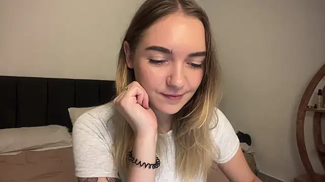 RoxyWet online show from April 10, 1:18 pm