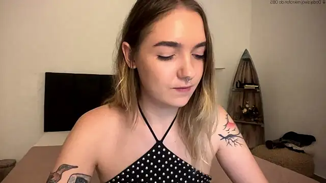 RoxyWet online show from April 27, 1:31 pm