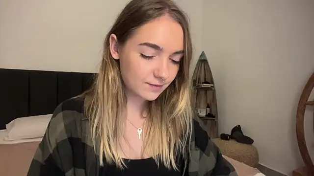 RoxyWet online show from April 16, 1:45 pm