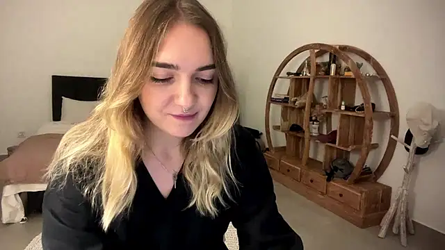 RoxyWet online show from March 27, 7:15 pm