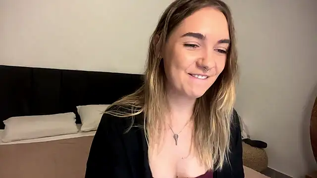 RoxyWet online show from April 17, 1:36 pm