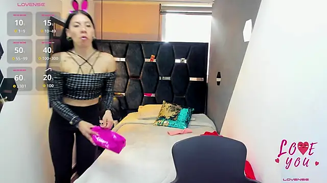 Abril Fox   online show from April 9, 8:04 pm