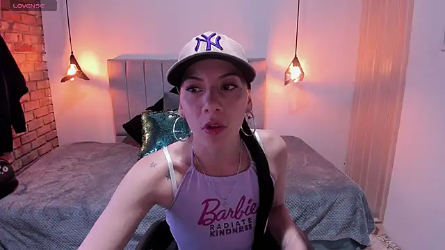Abril Fox   online show from April 22, 8:37 pm