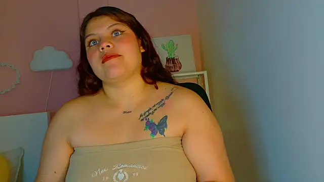 Daphnemoon  online show from April 7, 1:02 pm