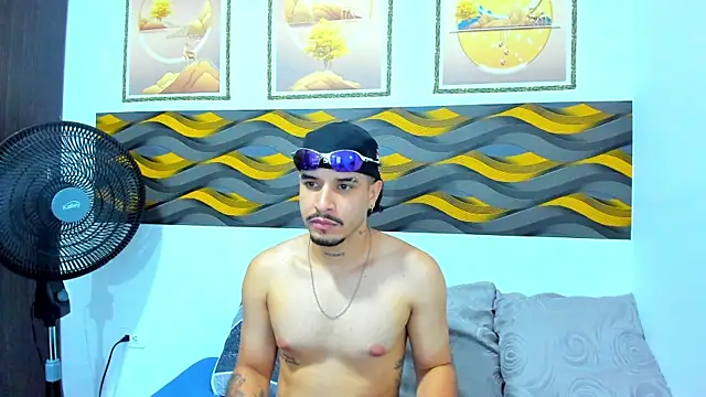 Leon Hotx online show from May 1, 7:30 pm