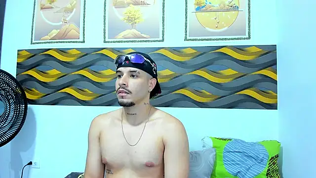 Leon Hotx online show from April 6, 8:21 pm