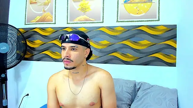 Leon Hotx online show from April 23, 7:59 pm