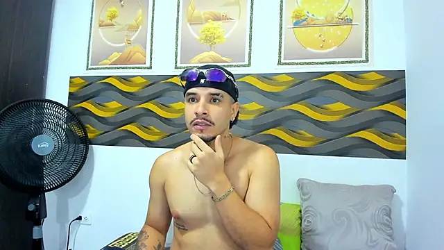 Leon Hotx online show from March 30, 7:15 pm