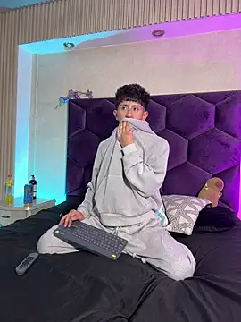 AndyJustgame  online show from April 24, 4:47 am