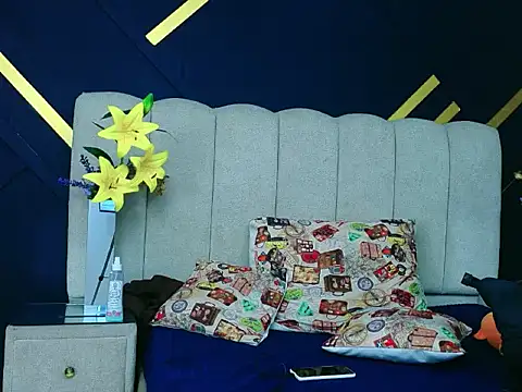 NikiEvanz online show from April 12, 4:27 am