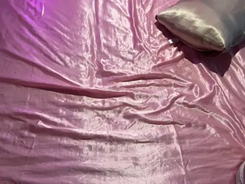 Shynesse21 online show from April 22, 1:51 pm
