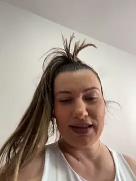 SweetCurvess online show from March 15, 12:45 pm
