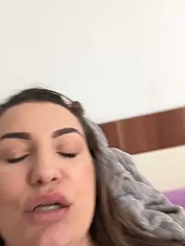 SweetCurvess online show from April 18, 2:08 pm