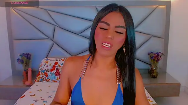tiifannysexyhot online show from April 23, 12:29 pm