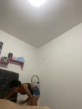 LINDA EF online show from April 11, 12:31 pm