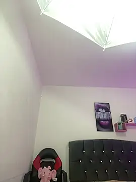 LINDA EF online show from April 9, 1:06 pm