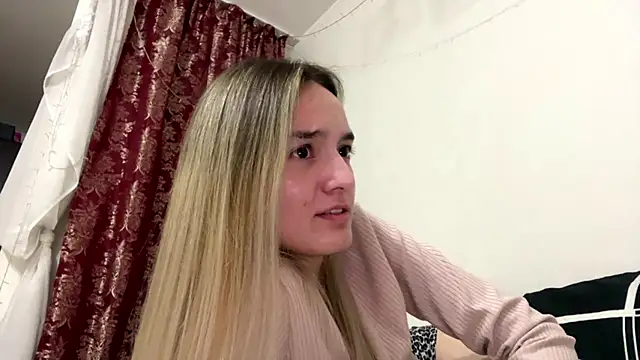 ReathaKiss online show from April 2, 6:25 pm