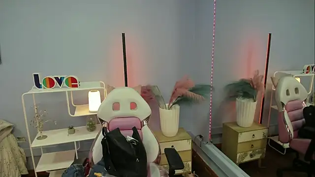 Rachel Wren online show from July 17, 7:22 pm