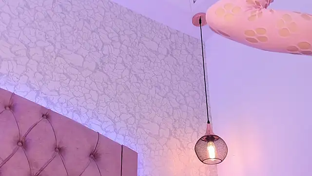 Snapshot of saraa_joness_ chatting on July 5, 7:21 pm saraa joness online show from July 5, 7:21 pm