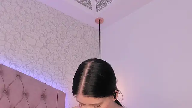 Snapshot of saraa_joness_ chatting on June 27, 7:09 pm saraa joness online show from June 27, 7:09 pm