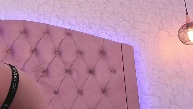Snapshot of saraa_joness_ chatting on July 3, 6:58 pm saraa joness online show from July 3, 6:58 pm