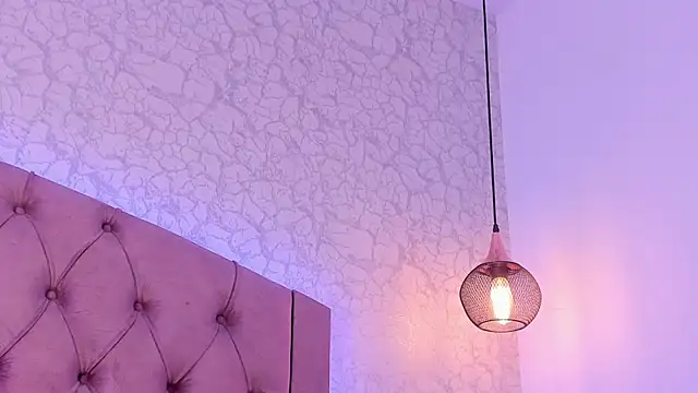 Snapshot of saraa_joness_ chatting on July 14, 7:31 pm saraa joness online show from July 14, 7:31 pm