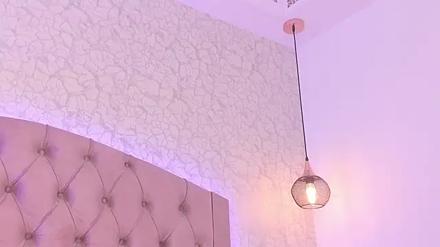 Snapshot of saraa_joness_ chatting on June 30, 7:14 pm saraa joness online show from June 30, 7:14 pm