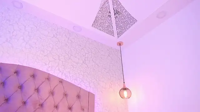 Snapshot of saraa_joness_ chatting on June 22, 7:22 pm saraa joness online show from June 22, 7:22 pm