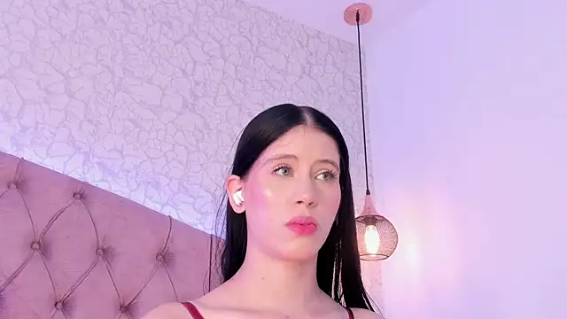 Snapshot of saraa_joness_ chatting on June 15, 7:57 pm saraa joness online show from June 15, 7:57 pm