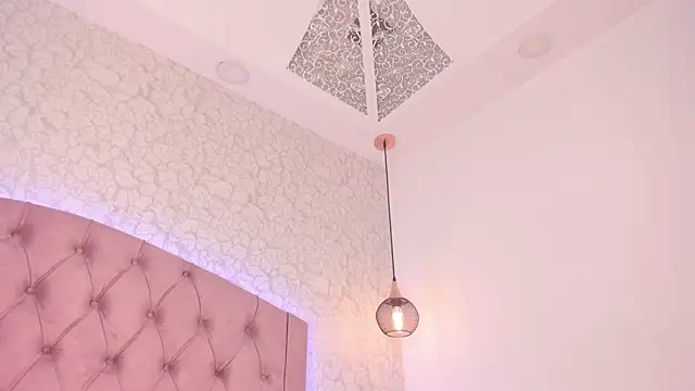 Snapshot of saraa_joness_ chatting on July 17, 7:33 pm saraa joness online show from July 17, 7:33 pm