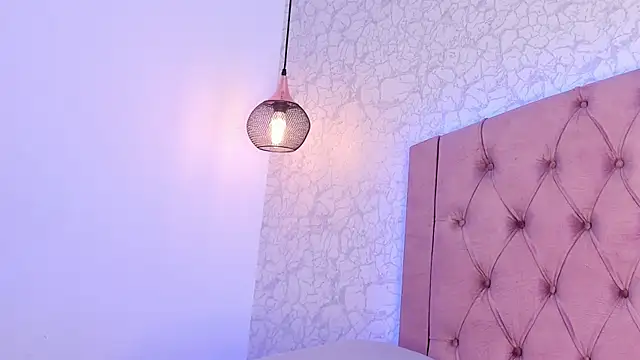 Snapshot of saraa_joness_ chatting on July 24, 7:43 pm saraa joness online show from July 24, 7:43 pm