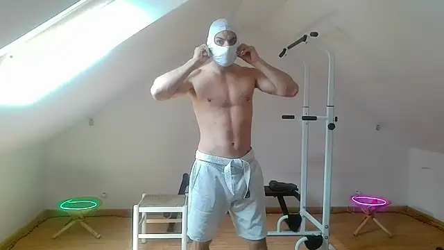 Snapshot of NinjaLaser chatting on June 9, 11:33 am NinjaLaser online show from June 9, 11:33 am