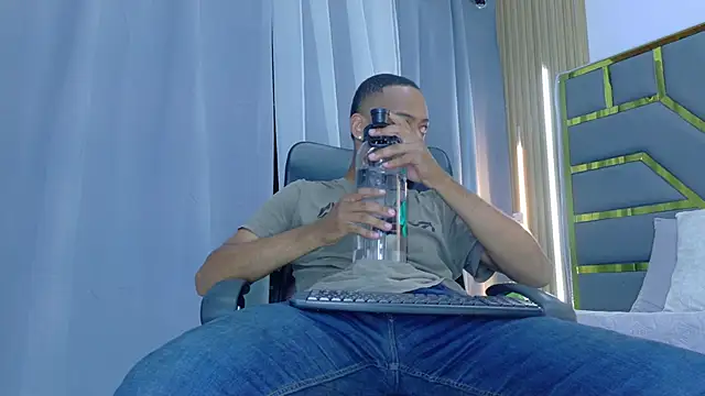 Oliver bigblack cock online show from March 26, 5:55 pm