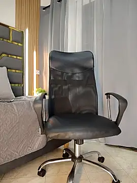 Oliver bigblack cock online show from April 10, 6:04 pm