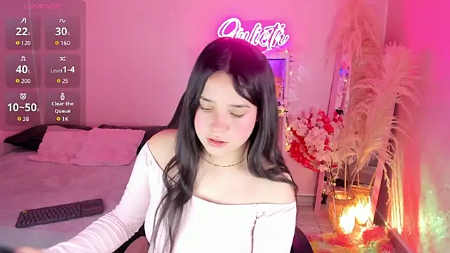 Julieth Caandy online show from April 6, 1:12 pm