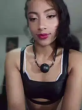 Snapshot of KattyBerryX chatting on May 31, 12:05 am KattyBerryX online show from May 31, 12:05 am