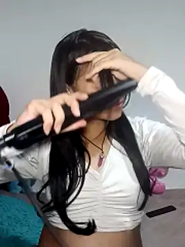 Snapshot of KarolaMendez chatting on June 14, 1:24 am KarolaMendez online show from June 14, 1:24 am