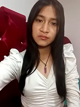 KarolaMendez online show from April 5, 9:21 pm
