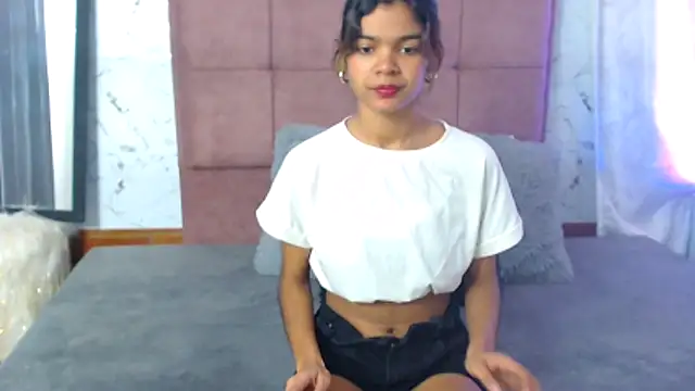 Daniela Lunax online show from April 5, 6:47 pm