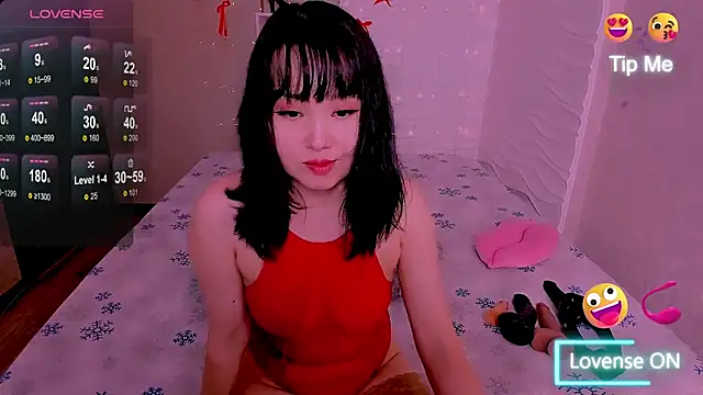 Akiko Yun online show from April 24, 11:45 am