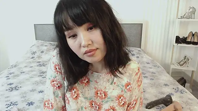 Akiko Yun online show from March 4, 1:49 pm