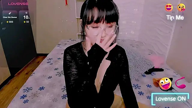Akiko Yun online show from March 20, 11:55 am