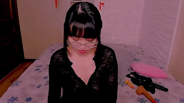 Snapshot of Akiko_Yun chatting on June 17, 12:54 am Akiko Yun online show from June 17, 12:54 am