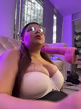 Amelie Fabulous  online show from July 17, 7:33 pm