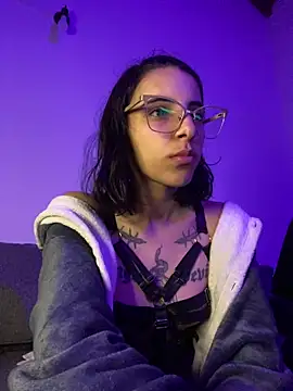 Poison Ivy 29 online show from April 27, 10:08 pm