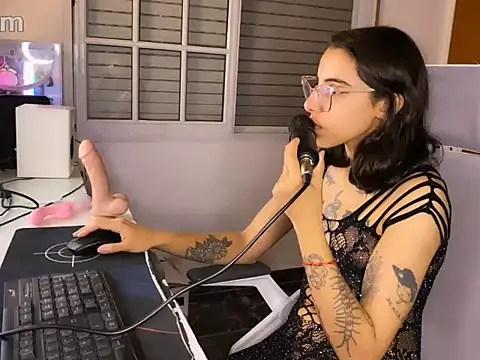 Poison Ivy 29 online show from March 28, 2:34 am