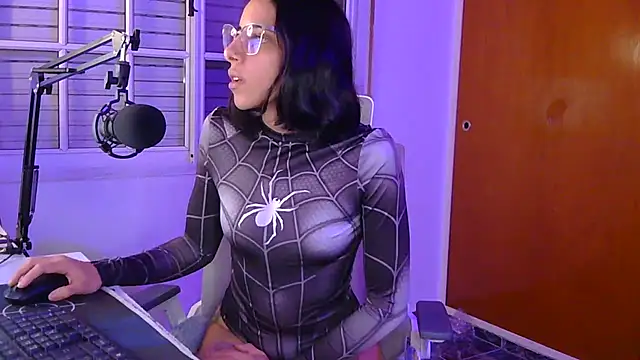 Poison Ivy 29 online show from April 22, 1:56 am