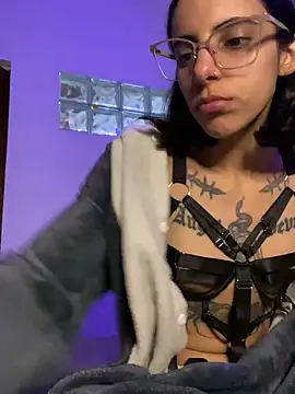 Poison Ivy 29 online show from May 21, 9:34 pm