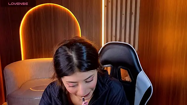 Lia queen tx online show from May 28, 3:14 am
