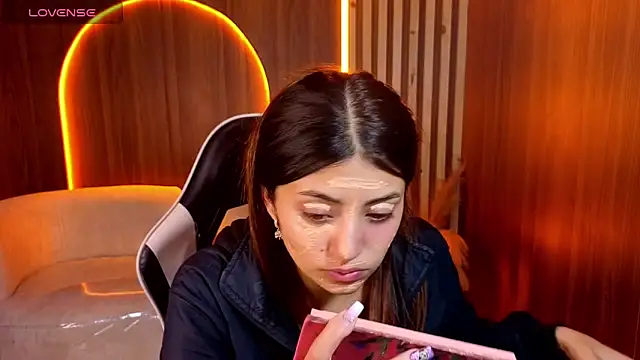 Lia queen tx online show from April 19, 2:56 am
